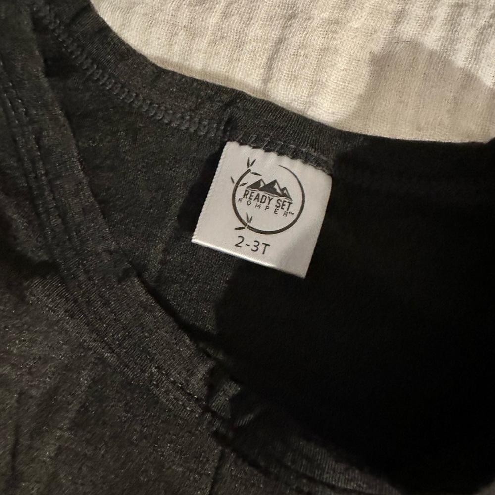 Ready Set Rompers. Front Opening. 2-3T - Picture 2 of 15